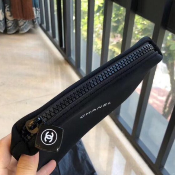 New w/Box: CHANEL Cosmetic Bag & CHANEL Mirror Duo Compact - Picture 5 of 12